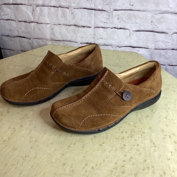 Clarks Unstructured Suede Slip-on Shoe - Picture 1 of 8